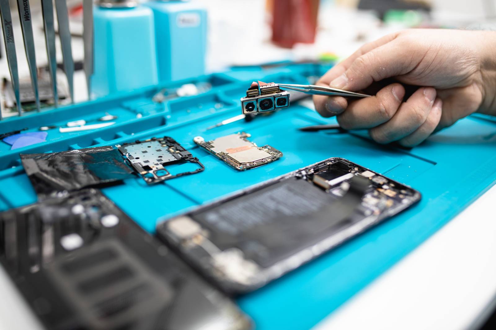 Devenez réparateur de téléphones portables avec une formation intensive 100 % financée CPF à Nîmes et ses alentours